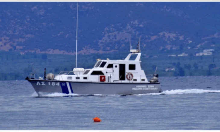 Zhduket jahti në Portin e Durrësit, mjeti lundrues shfaqet sërish në vendin e ankoruar