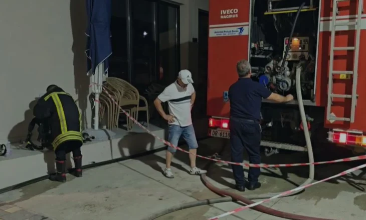 Zjarr në garazhin e një pallat në Durrës, flakët përhapen me shpejtësi! Evakuohen banorët