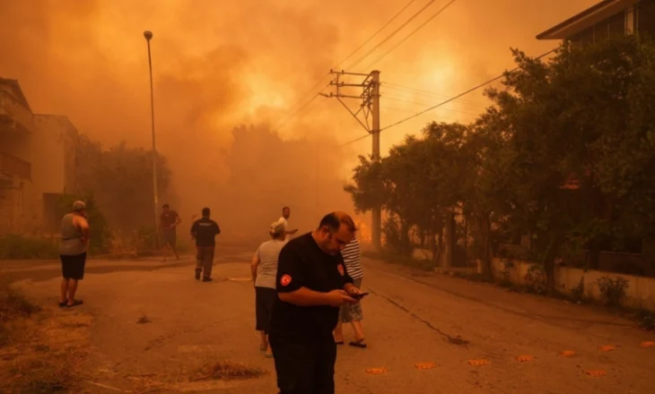 Zjarre masive në Izmir, evakuohen mbi 10 zona banimi, shtëpi të shkrumbuara dhe 17 të arrestuar