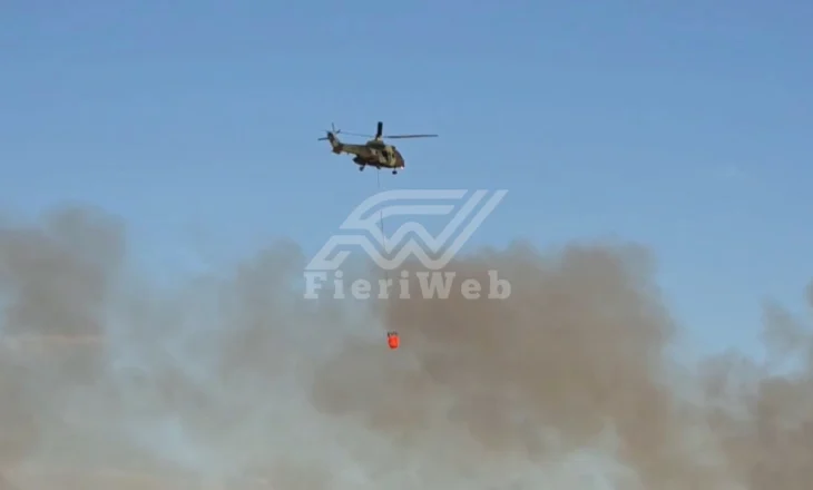 Zjarri në Darëzezë: Ndërhyrje nga ajri me helikopter për fikjen e flakëve