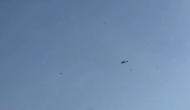Zjarri në fshatin Hoshtimë, nis ndërhyrja nga ajri me helikopter