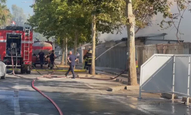 Zjarri në tregun e Durrësit dyshohet se u shkaktua nga një shkëndijë elektrike