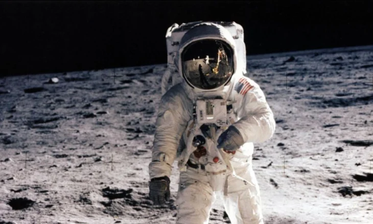 24 Korrik 1969: Apollo 11 kthehet në Tokë pas zbarkimit të parë në Hënë