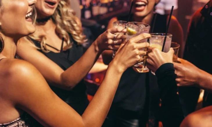 3 në 4 persona që shkojnë në party rregullisht do të mbeten beqarë për gjithë jetën