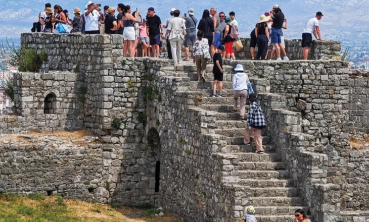 4.7 milionë turistë në gjashtë muaj, rritje me 7% në qershor! Ekspertët: Nuk plotëson pritshmëritë, prisnim më shumë