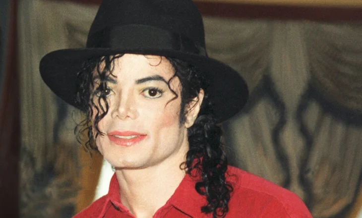 6,200 euro për një çorape të Michael Jackson, ja pse kjo s’është një çmenduri për fansat