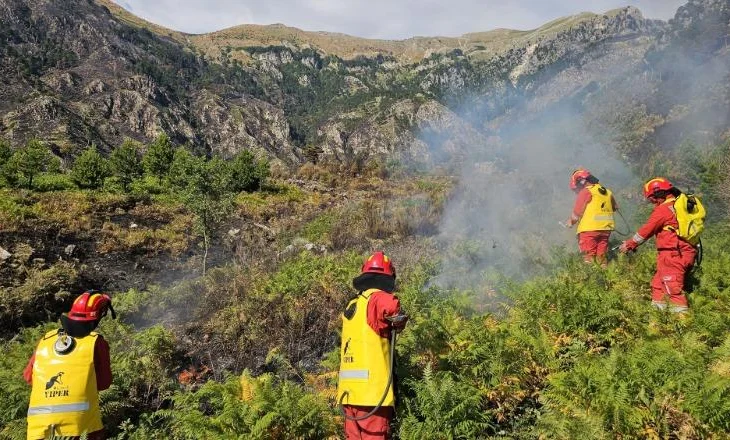 7 vatra zjarri aktive në vend, angazhohen 440 forca dhe 22 helikopterë