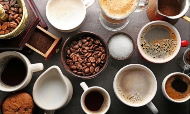 A është e sigurt të pini kafe gjatë verës? Ekspertët japin përgjigjen