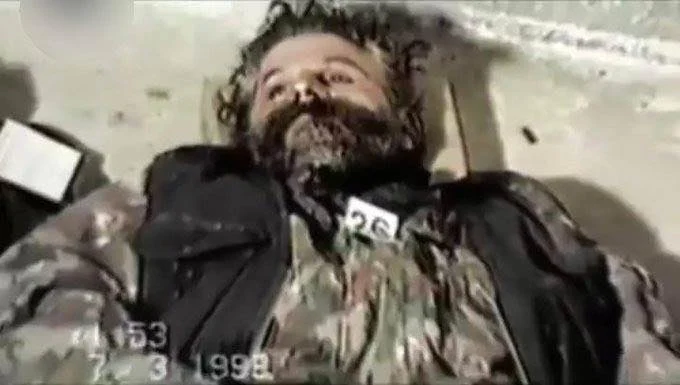 Adem Jashari, legjendari i epopesë së përgjakshme të Prekazit, dëshmi e pavdekësisë në një fotografi të rrallë