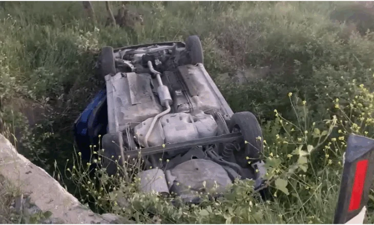 Aksident i rëndë në autostradën Vlorë–Fier, përmbyset automjeti në afërsi të Novoselës