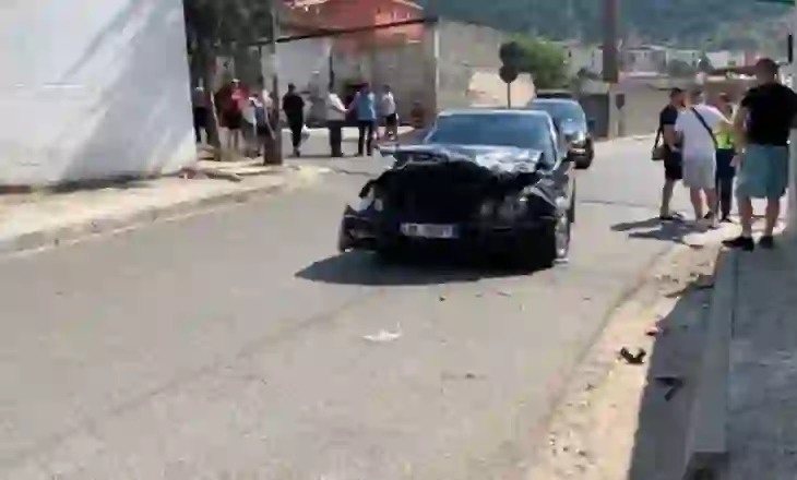 Aksident i rëndë në Bulqizë, përplasen dy makina në kryqëzimin mes Lagjes së Vjetër dhe të Resë