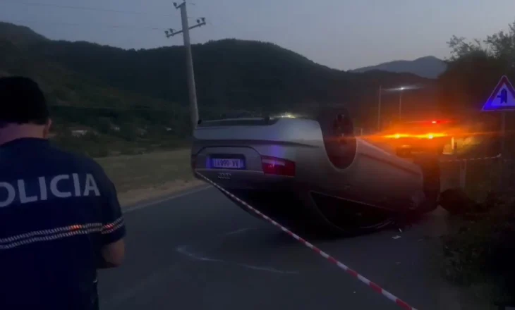Aksident i rëndë në Fushë-Arrëz, audi përmbyset në mes të rrugës, plagoset 18-vjeçari