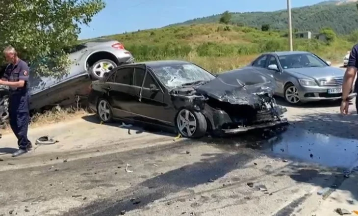 Aksident i rëndë në Fushë-Krujë/ Një i vdekur dhe 3 të plagosur nga përplasja e dy makinave, zbardhen detajet e pare