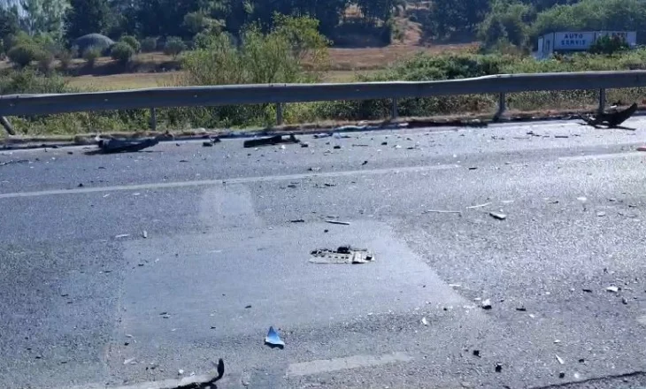 Aksident i rëndë në Rrugën e Arbrit/ Makina del nga rruga, të plagosurit ndodhen në gjendje të rëndë