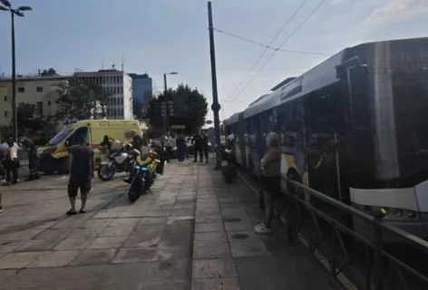 Aksident i rëndë/ Urbani ‘merr përpara’ një makinë, raportohet për 6 të plagosur! Krijohet trafik i rënduar në bulevard