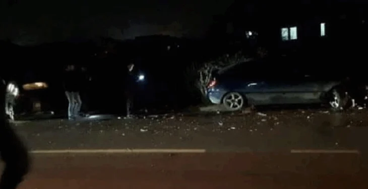 Aksident i trefishtë në rrugën Prishtinë-Pejë, të paktën 9 të lënduar