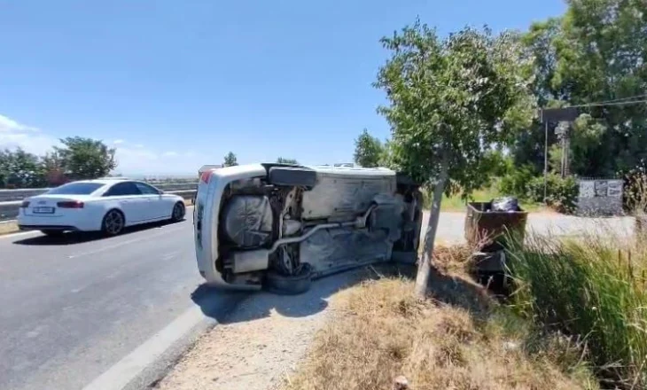 Aksident me dy të plagosur në aksin Fier-Lushnje, përmbysen ‘Benzi’ dhe motoçikleta