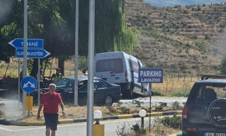 Aksident në Gjirokastër! Ambulanca përplaset me një makinë, 6 të plagosur (VIDEO)