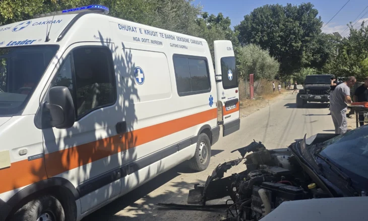 Aksident në rrugën Cakran–Gorishovë, në fshatin Vreshtas – Dy të plagosur pasi makina përplaset me murin rrethues