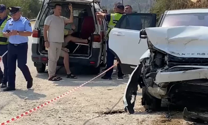 Aksident tragjik në aksin Levan–Tepelenë: Humb jetën një fëmijë 10-vjeçar, plagosen tre të tjerë