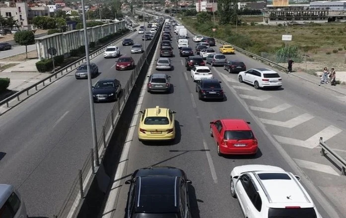 Aksident tragjik në autostradën Tiranë–Durrës, humb jetën një 66-vjeçar