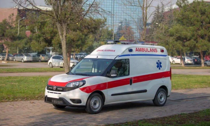 Aksident tragjik në Pejë: Një i vdekur dhe katër të lënduar