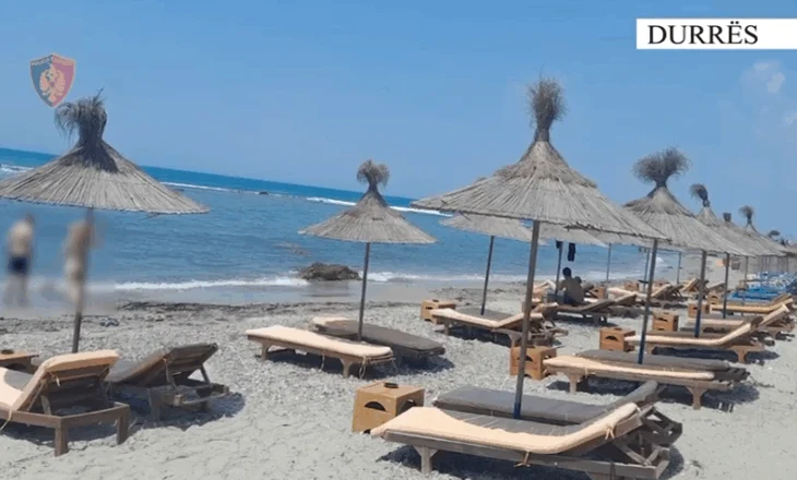 Aksion në Currila, sekuestrohen mbi 90 sete çadrash dhe shezlongësh të vendosura pa leje