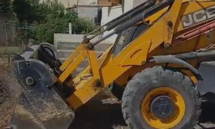 Aksioni nuk ndalet as në Fier/ Fadromat pastrojnë ‘8 Shkurtin’ nga zaptimet