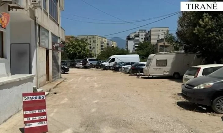 Aksioni për lirimin e hapësirave vazhdon edhe në Kryeqytet/ Procedohet 54-vjeçari që ktheu tokën publike në parkim…