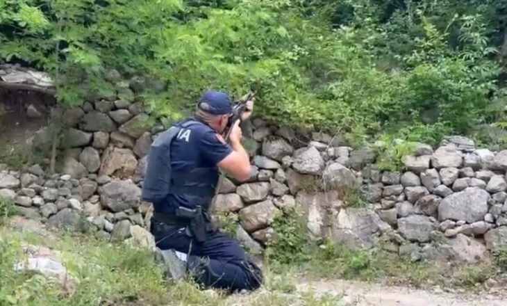 Aksioni për ndërtimet pa leje në Theth, hidhet molotov drejt urës e fadromës së IKMT! Policia nxjerr kallashin…