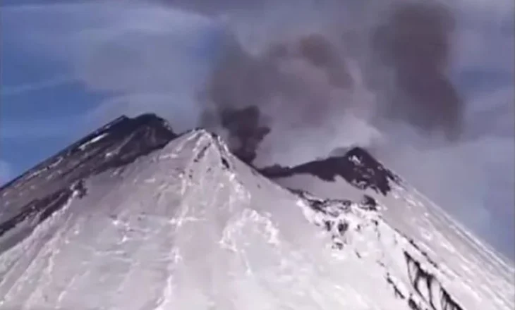 Aktivizohet vullkani më i madh në Rusi pas lëkundjeve të tërmetit 8.8 ballësh në Kamchatka (VIDEO)