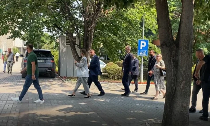 Alarm për bombë në Parlamentin e Kosovës, policia evakuuon deputetët dhe gazetarët