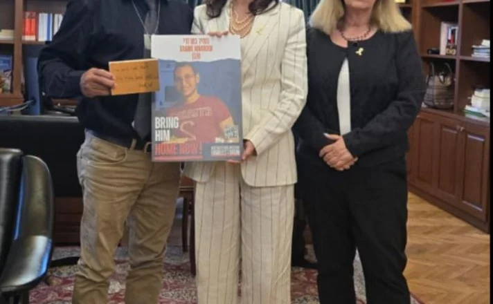 Ambasadorja e Izraelit falënderon Elisa Spiropalin për takimin me babanë e Tamir Nimrodit, i cili mbahet peng nga Hamasi prej 651 ditësh