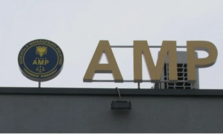 AMP ndalon Komisarin në Elbasan! Jepte fajde për persona të ndryshëm dhe me kanosje kërkonte shuma më të mëdha