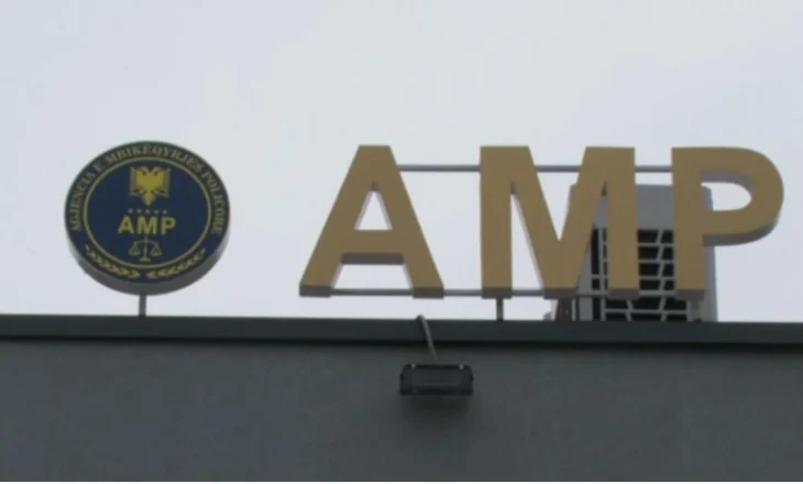 AMP ndalon N/Komisarin në Elbasan! Jepte fajde për persona të ndryshëm dhe me kanosje kërkonte shuma më të mëdha