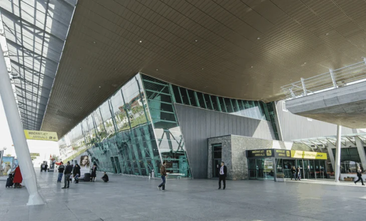 Amsterdami, një fluturim larg! Rinasi hap linjën direkte me “TUI fly”