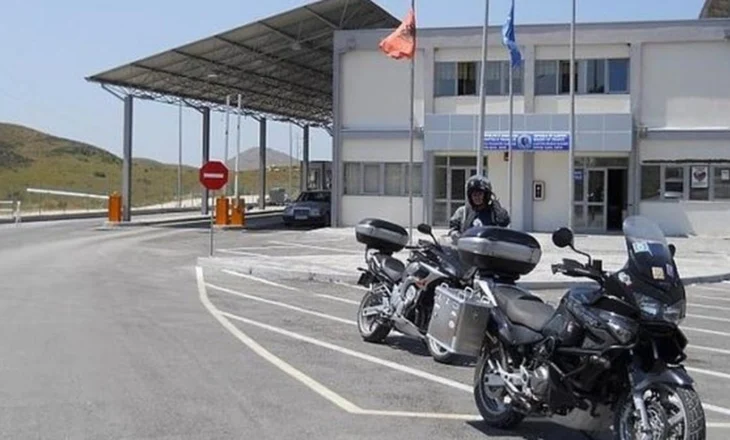 Arrestohet doganieri/ Bllokohet kalimi i automjeteve në Qafë Botë, lejohet vetëm kalimi në këmbë