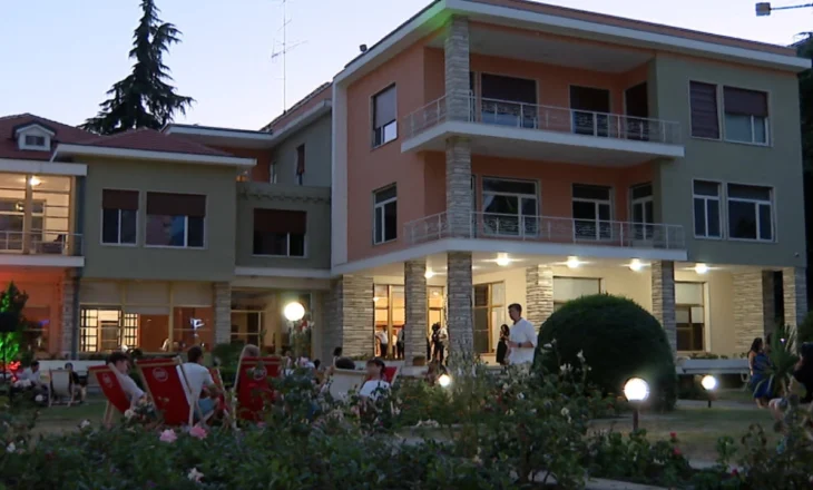 Arti në vilën e ish-diktatorit, artistë nga e gjitha bota prezantojnë punimet bashkëkohore