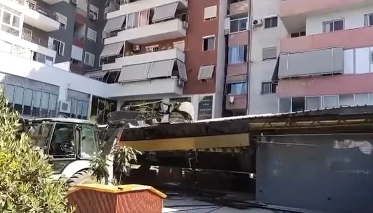 “Asnjë lloj strukture mbi trotuare!”/ Aksioni për lirimin e hapësirave publike, Rama: Në Tiranë çliruam 20 mijë m²
