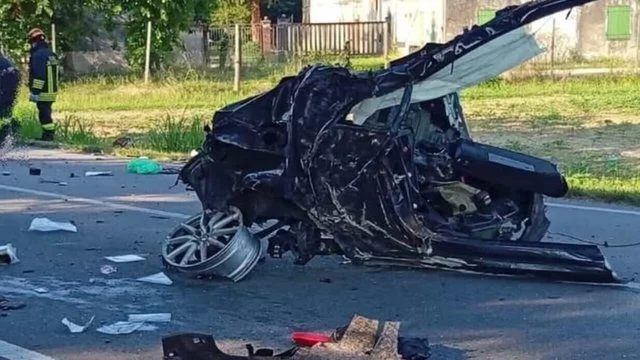 Automjeti ndahet në dysh/ Tentoi t’i shpëtonte policisë, aksidentohet dhe humb jetën 23-vjeçari