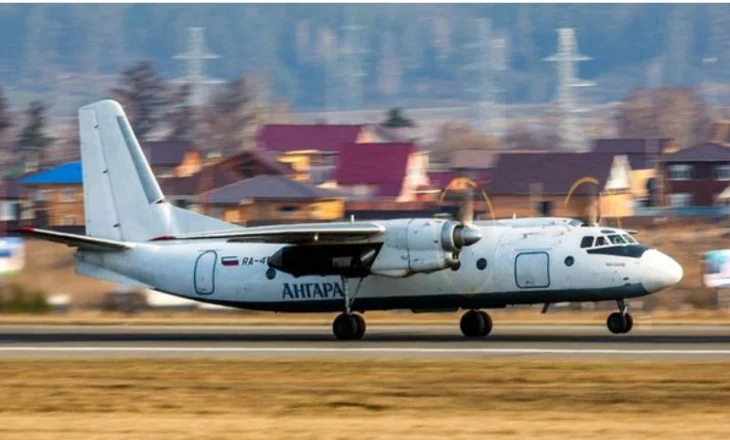 Avioni me 49 persona në bord rrëzohet në Rusi