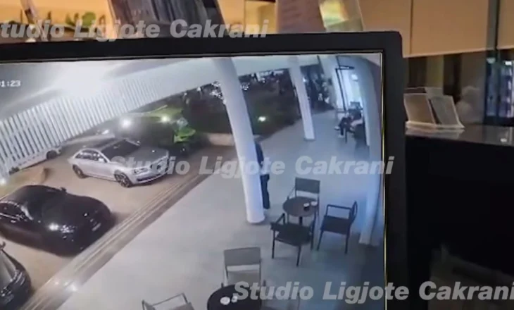 Avokati i policit që dhunoi kamerierin në Vlorë publikon pamjet dhe tenton të ‘sfumojë’ ngjarjen: Klientin tim e rrahën 15 veta, ai dy shpulla i futi djalit