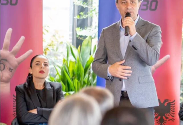 Balluku dhe Klosi hakmerren ndaj Subashit dhe tatimeve të Fierit, ushtari Skënder Hitaj përgatiti dosjen që ja…