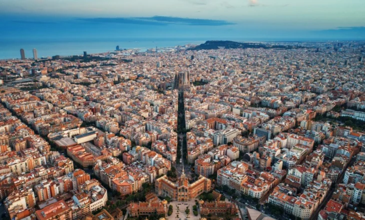 Barcelona do të mbyllë dy terminale të anijeve turistike për të frenuar fluksin e vizitorëve