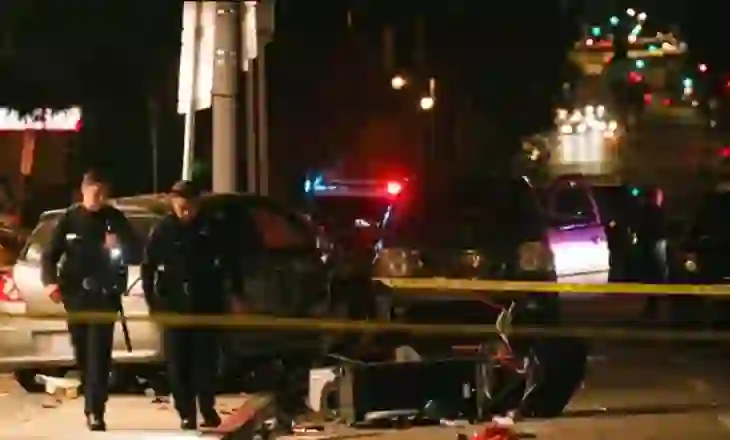 BBC: Një burrë u sulmua pasi makina e tij përplaset me një turmë jashtë një klubi nate në Los Angeles, duke plagosur 30 persona