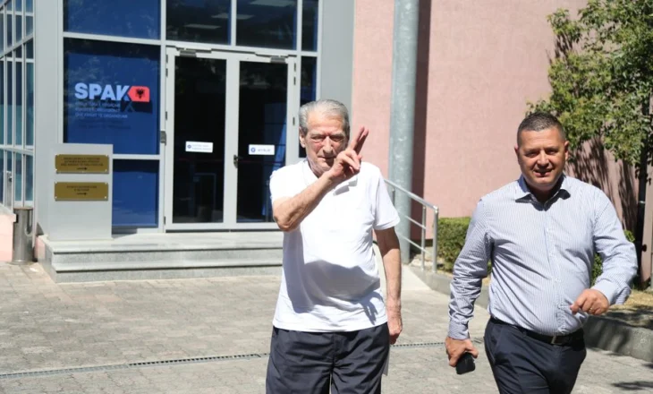 Berisha “shpërfill” gjyqin për ‘Partizanin’, flet për përleshje brenda SPAK: I rrëmbyen kompjuterin gjyqtares…