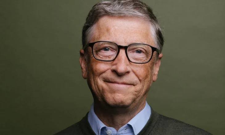 Bill Gates: Tri punët e vetme që do t’i mbijetojnë revolucionit të inteligjencës artificiale