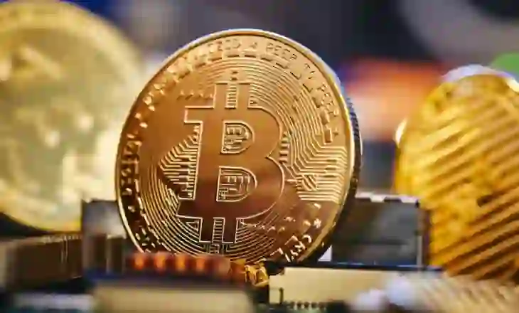 Bitcoin arrin nivelin historik prej 118,400 dollarësh
