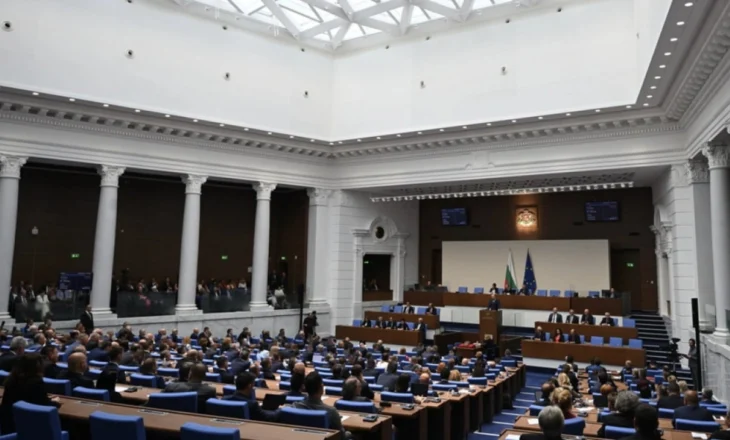 Bjellorusi, qeveria e Zhelyaskov i mbijeton për herë të tretë një mocioni mosbesimi