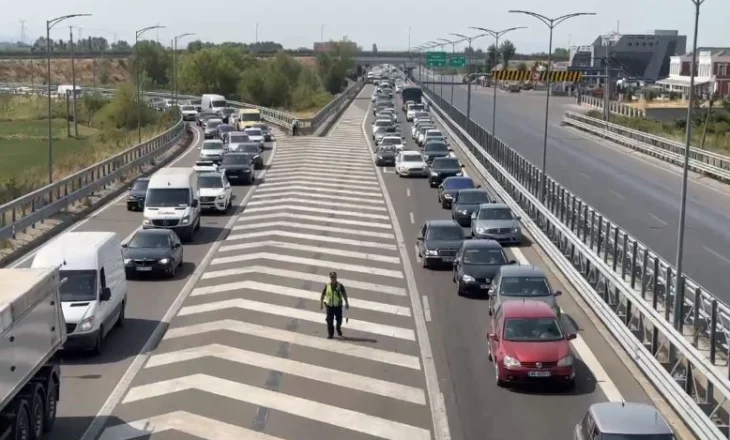 Bllokimi i urës së vjetër në Milot shkakton kaos në qarkullimin rrugor drejt veriut dhe zonave turistike